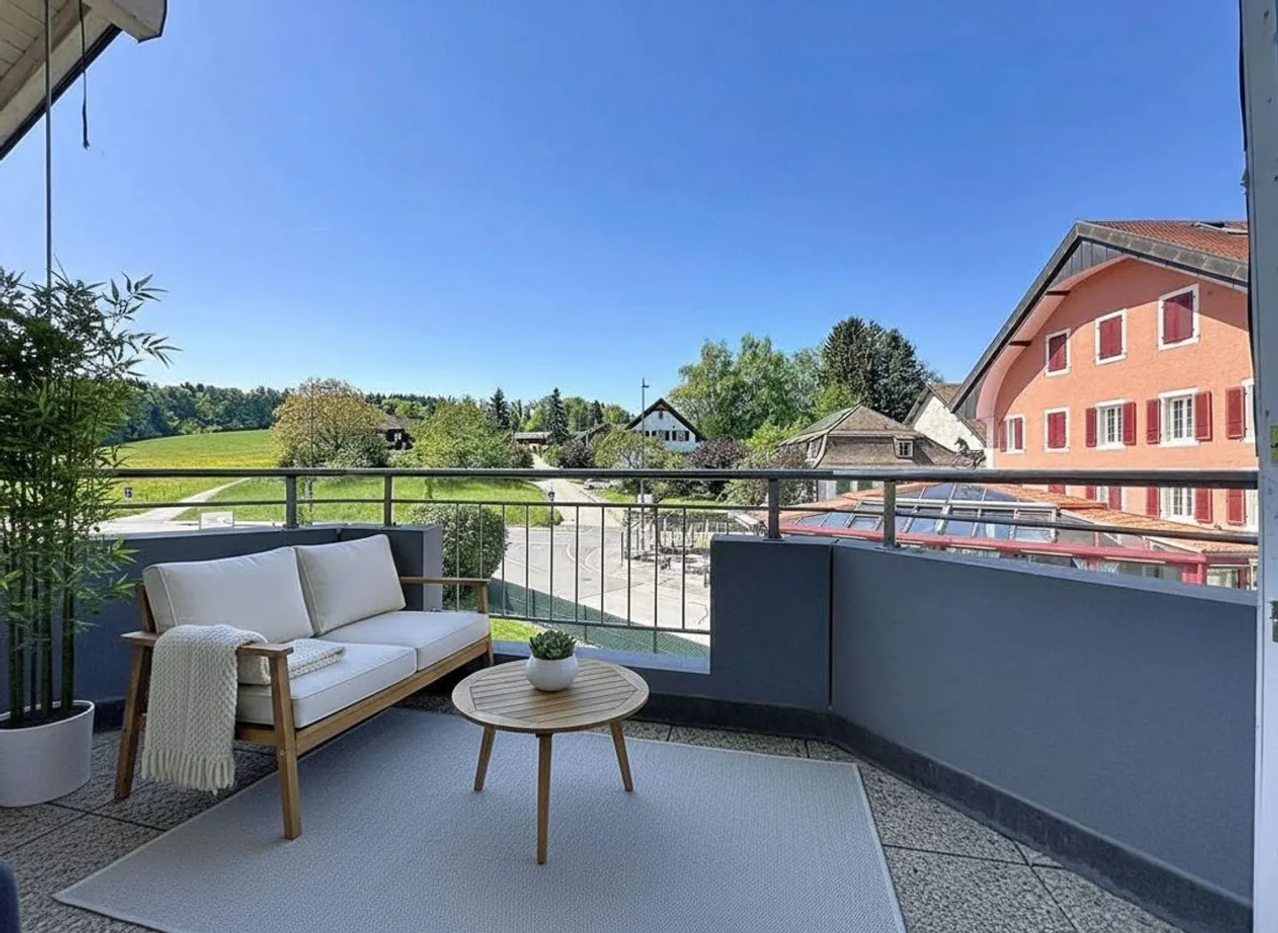Heller Duplex mit großzügigen Volumen im Herzen von Servion - Foto 5 von 11
