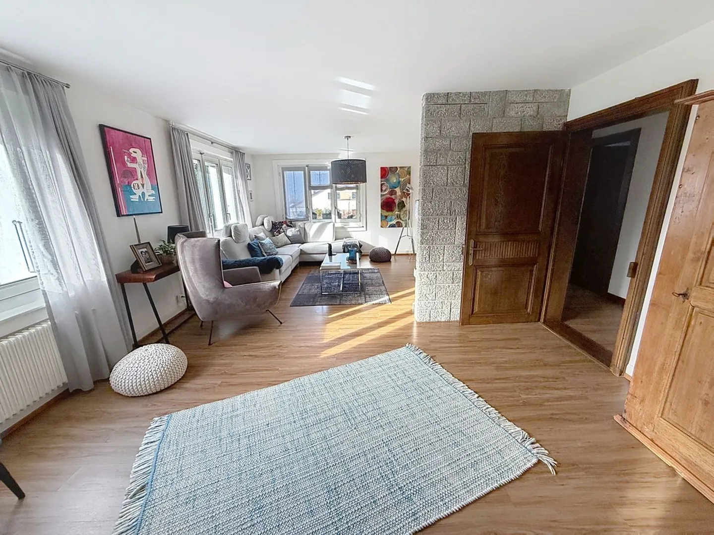 Beautiful, carefully renovated property with a large, tree-lined garden - Photo 7 of 13