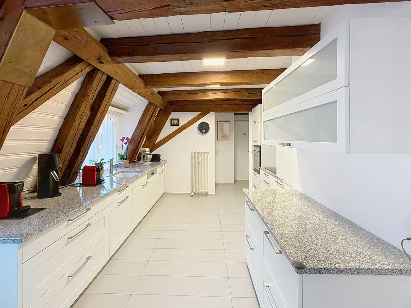 Magnifique appartement au centre de Peseux. Calme, sérénité à 2 pas des transports des écoles et des commerces. - Photo 5 sur 13