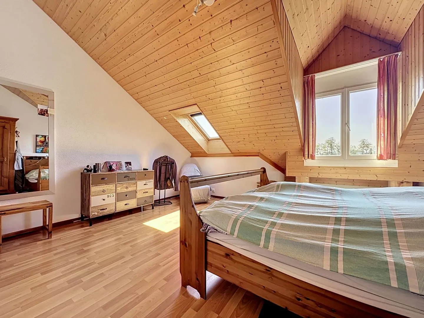 Heller Duplex mit großzügigen Volumen im Herzen von Servion - Foto 6 von 11