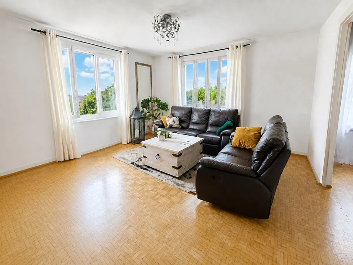 Building with 2 apartments, a commercial space - 2 bedrooms - 2 parking spaces and a garage / Terrace in the center of the village - Photo 7 of 13