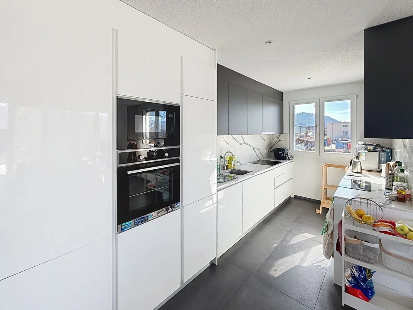 Light-flooded penthouse with large terrace and lake view - Cheyres - Photo 6 of 11