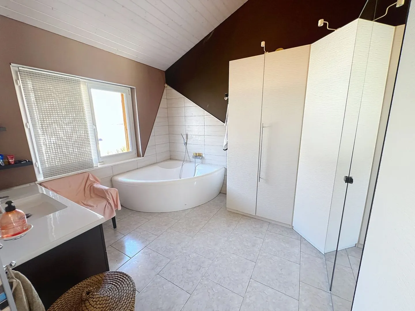 Magnifica casa indipendente ristrutturata e in perfette condizioni, ideale per una famiglia. - Foto 9 di 13