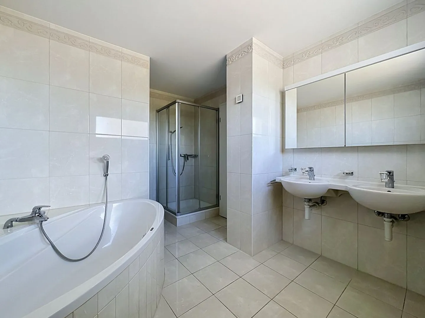 Appartamento ristrutturato con vista lago - Foto 9 di 12