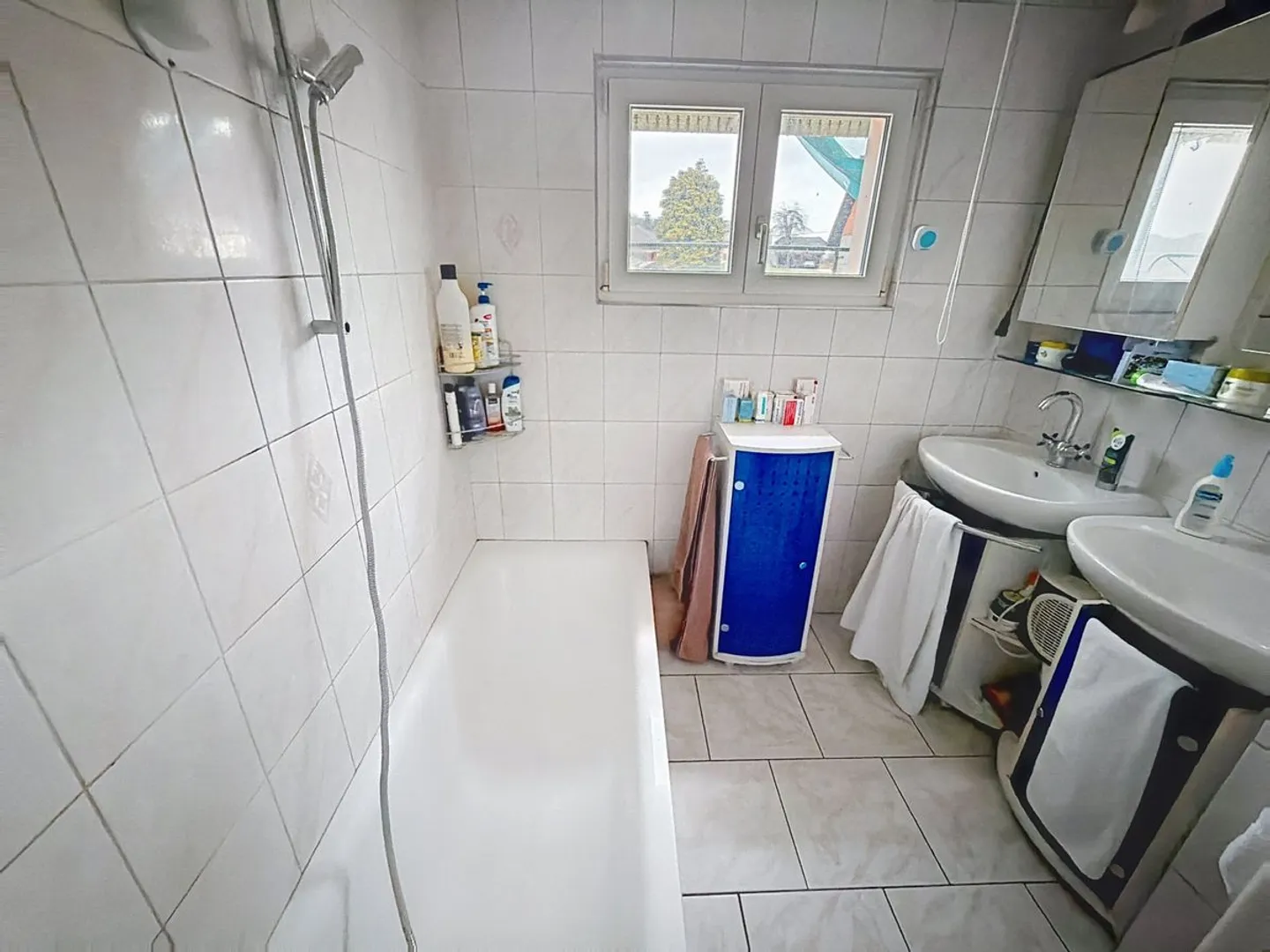 Family Home with Workshop - Photo 8 of 13