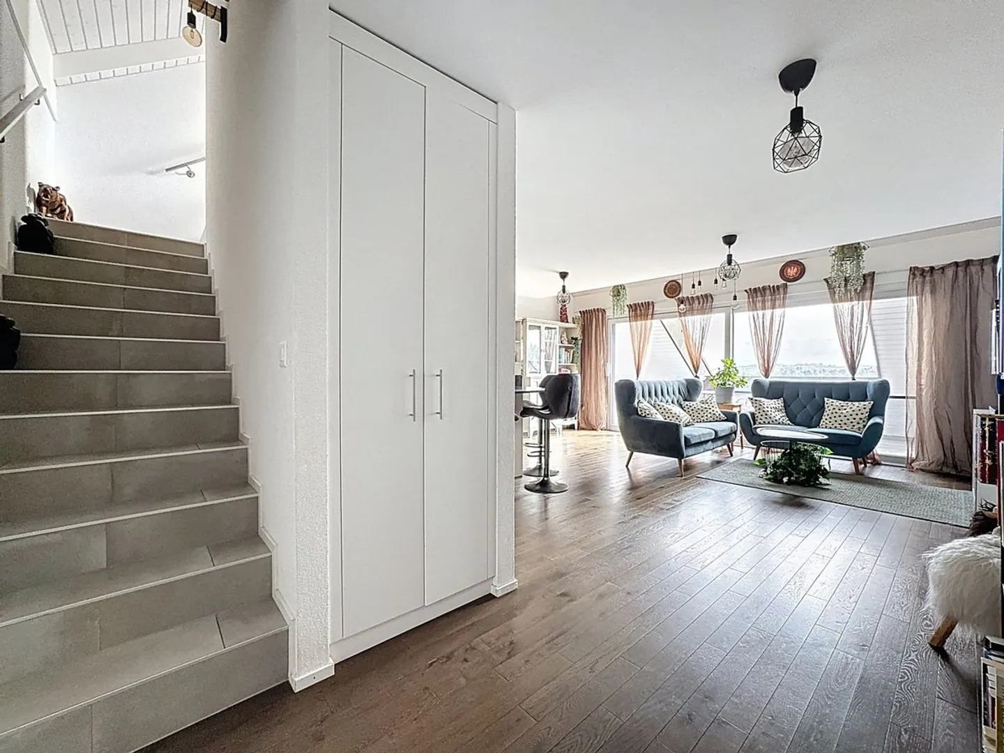 Außergewöhnliches Penthouse-Duplex mit Panoramablick und modernen Annehmlichkeiten - Foto 5 von 13
