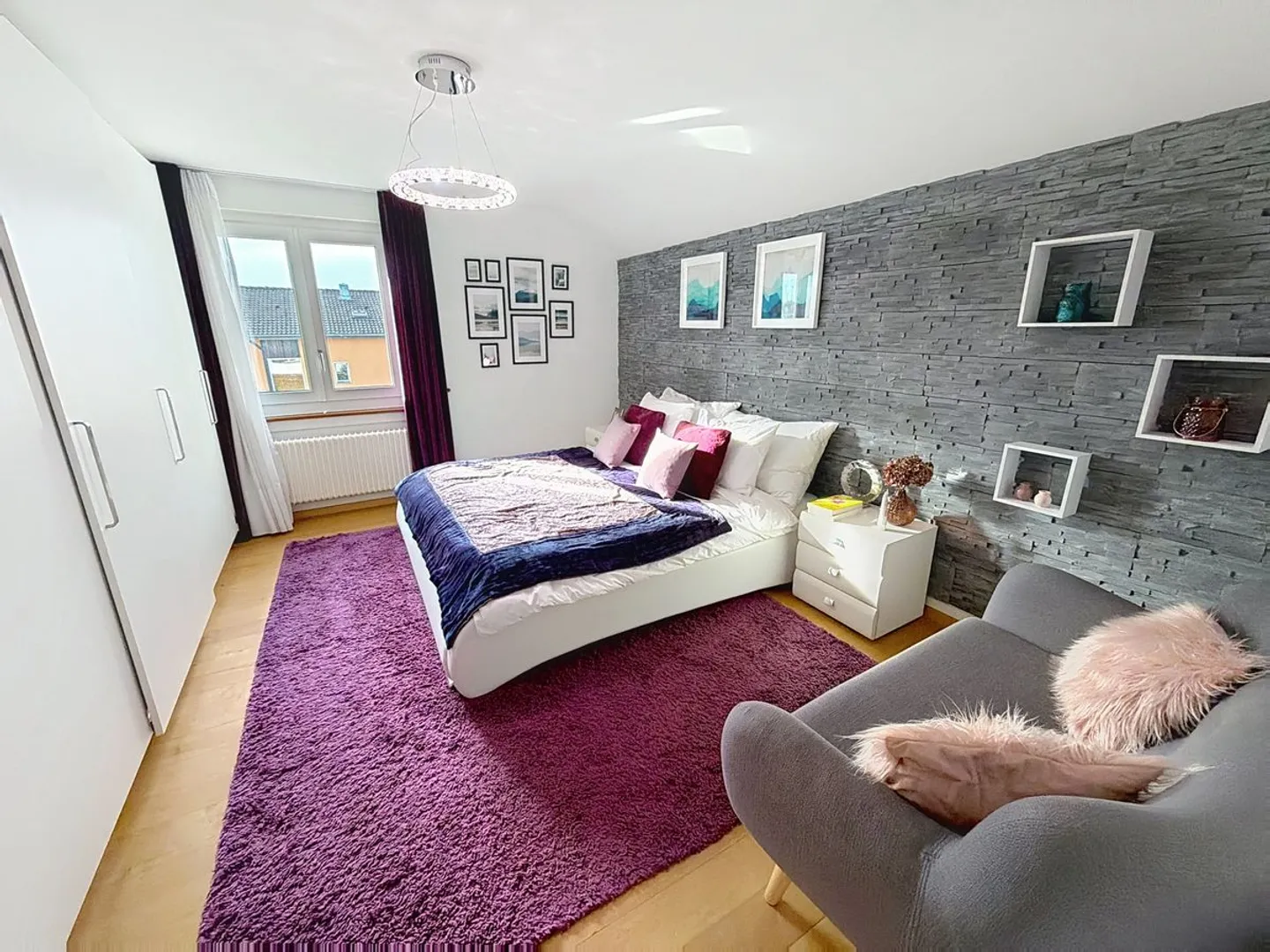 Beautifully renovated property with a large, tree-lined garden - Photo 8 of 13