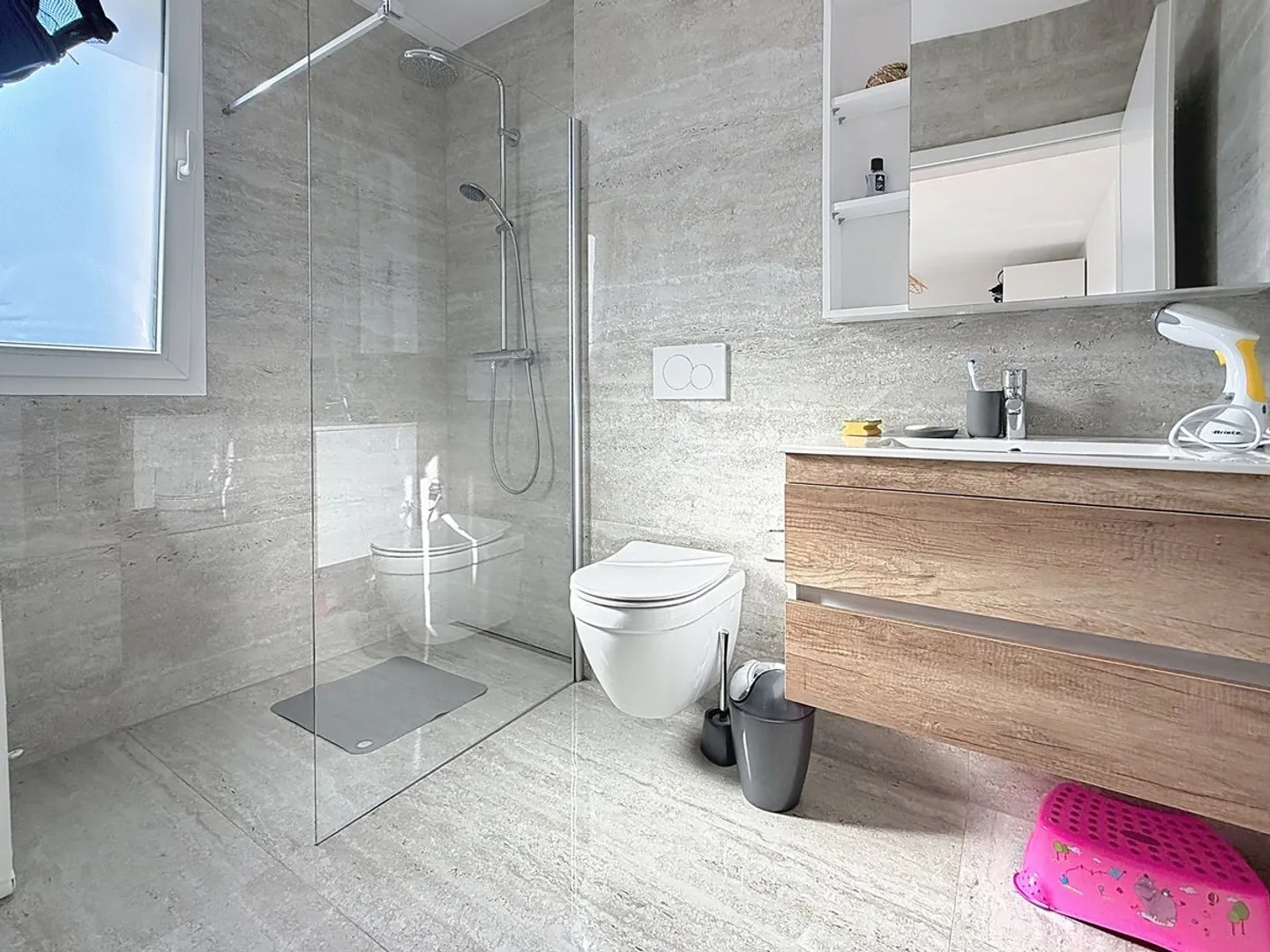 Light-flooded penthouse with large terrace and lake view - Cheyres - Photo 10 of 11