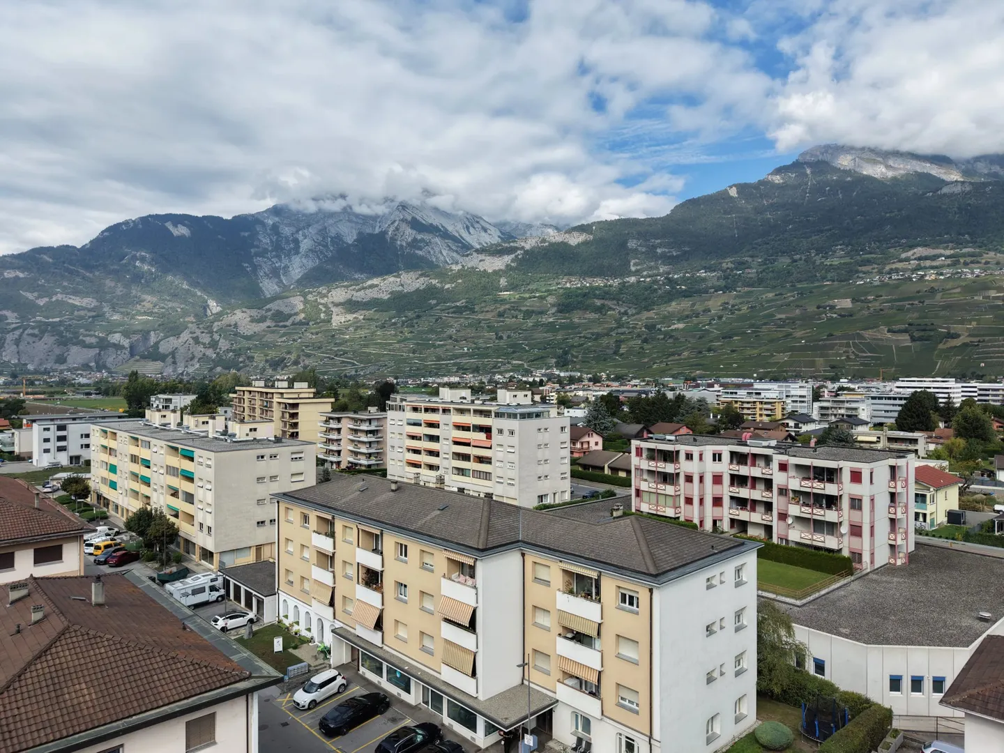 Renovierte 4,5-Zimmer-Wohnung in Conthey - Foto 3 von 4
