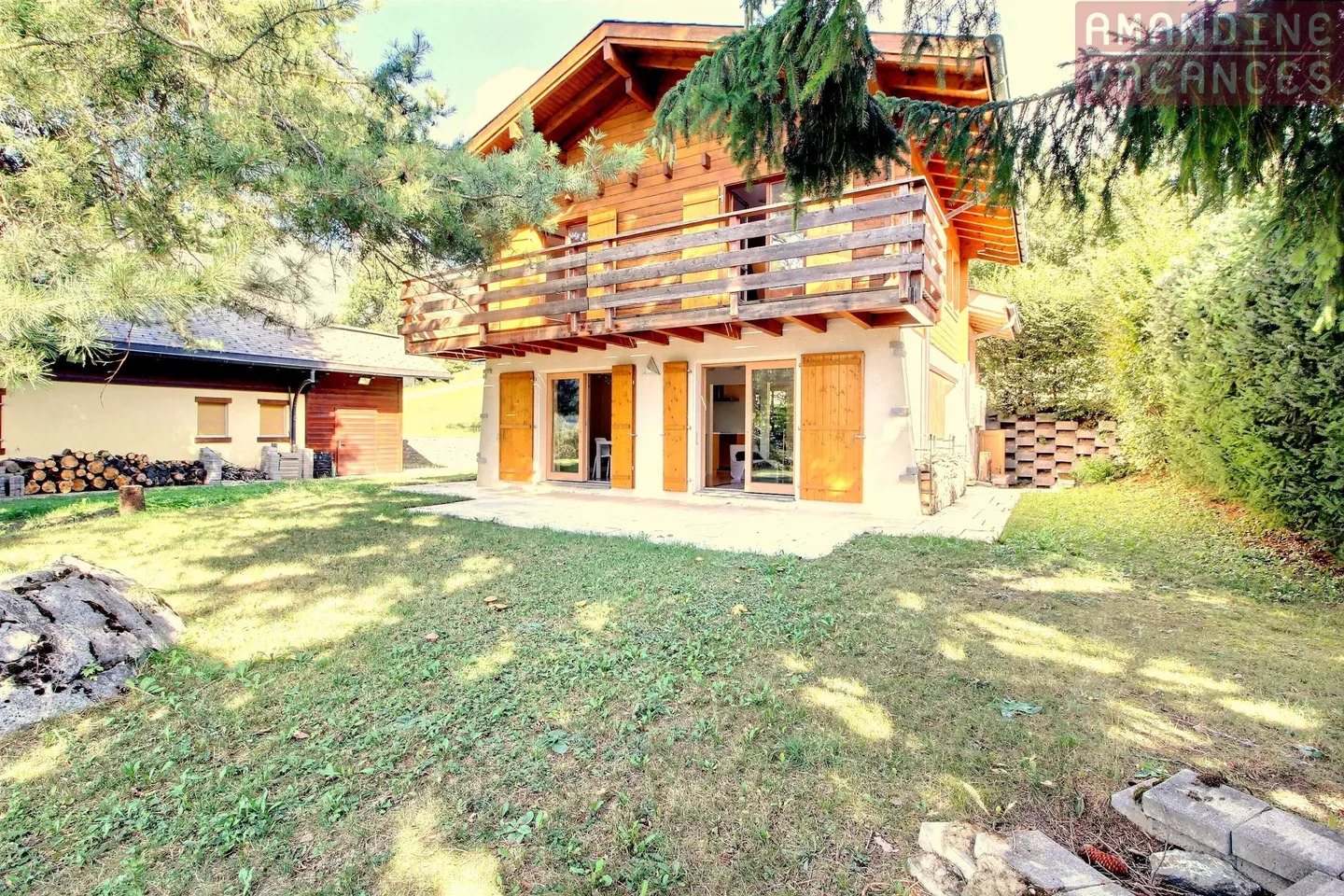 Charming chalet 3 bedrooms center station - Photo 1 of 13