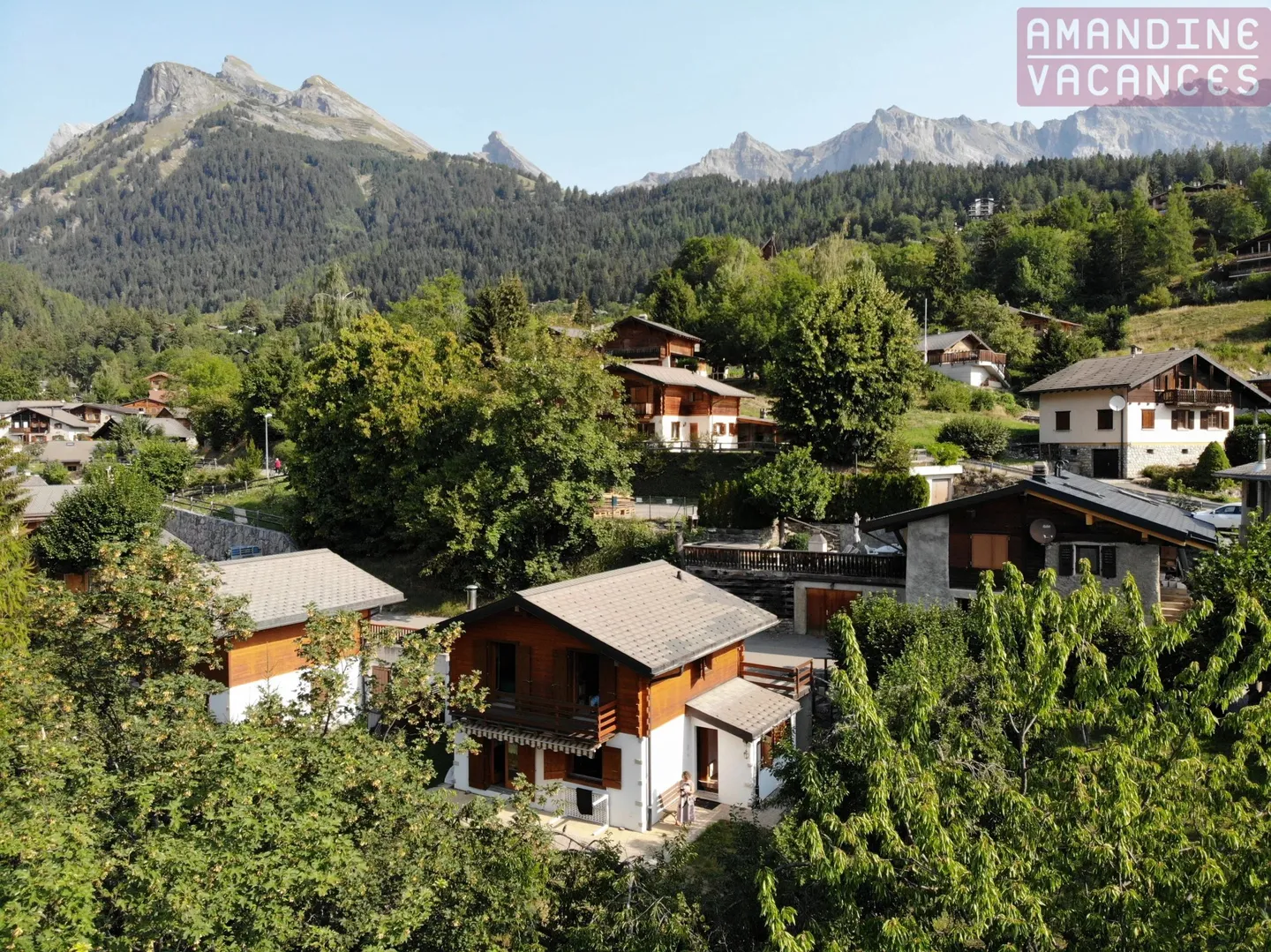 Chalet avec Vue sur les Montagnes - Photo 1 sur 13