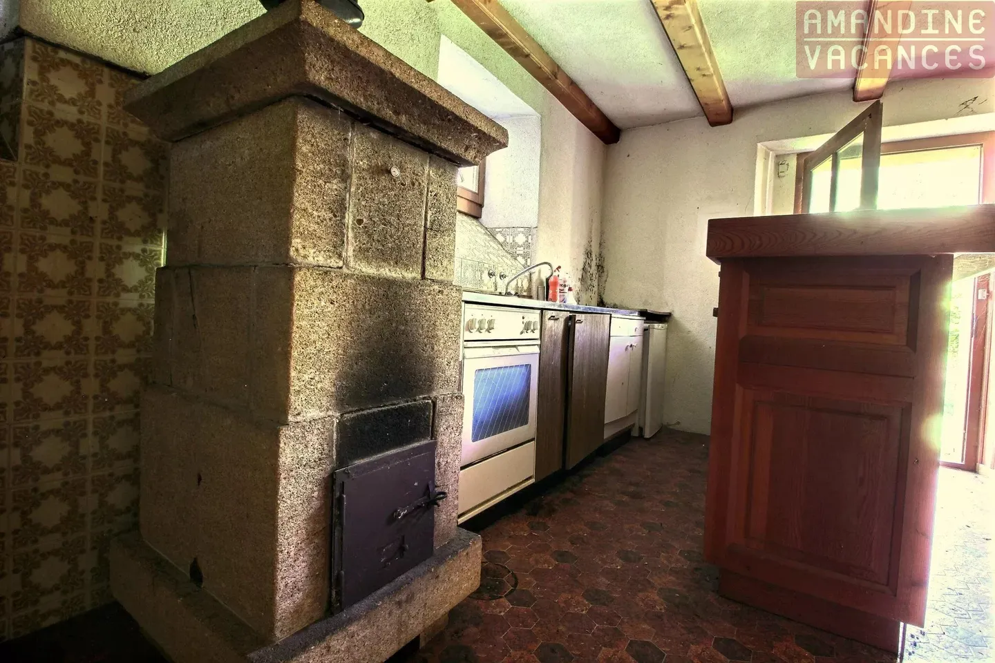 Garden-level apartment to renovate in Ovronnaz - Photo 4 of 13