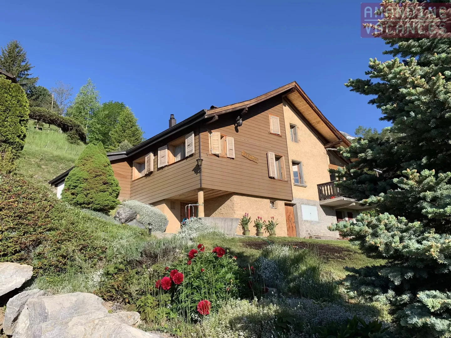 Charming semi-detached chalet 4 rooms - Photo 1 of 13