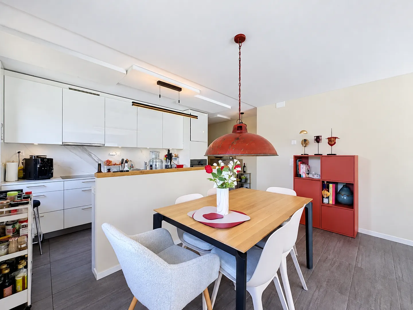 Hervorragende 4,5 Zimmer helle Wohnung mit Balkon in Grimisuat - Nahe den Annehmlichkeiten - Foto 5 von 13