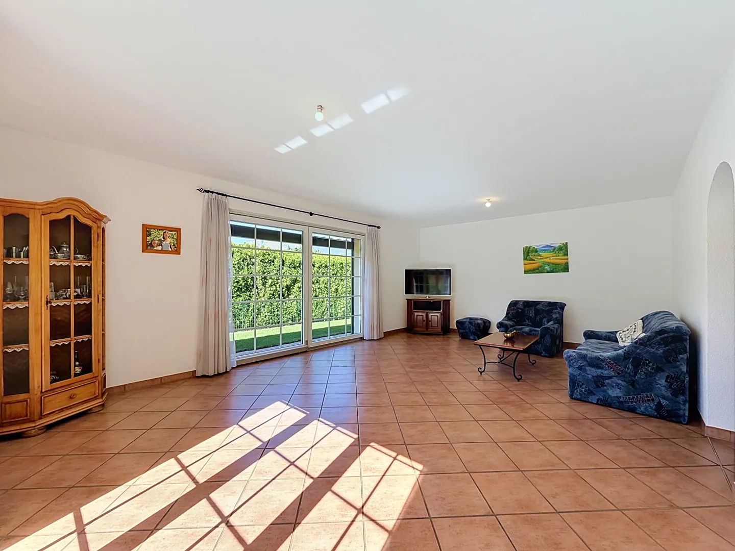 Stunning 5.5 room villa with independent studio and garden without vis-à-vis - Photo 4 of 13