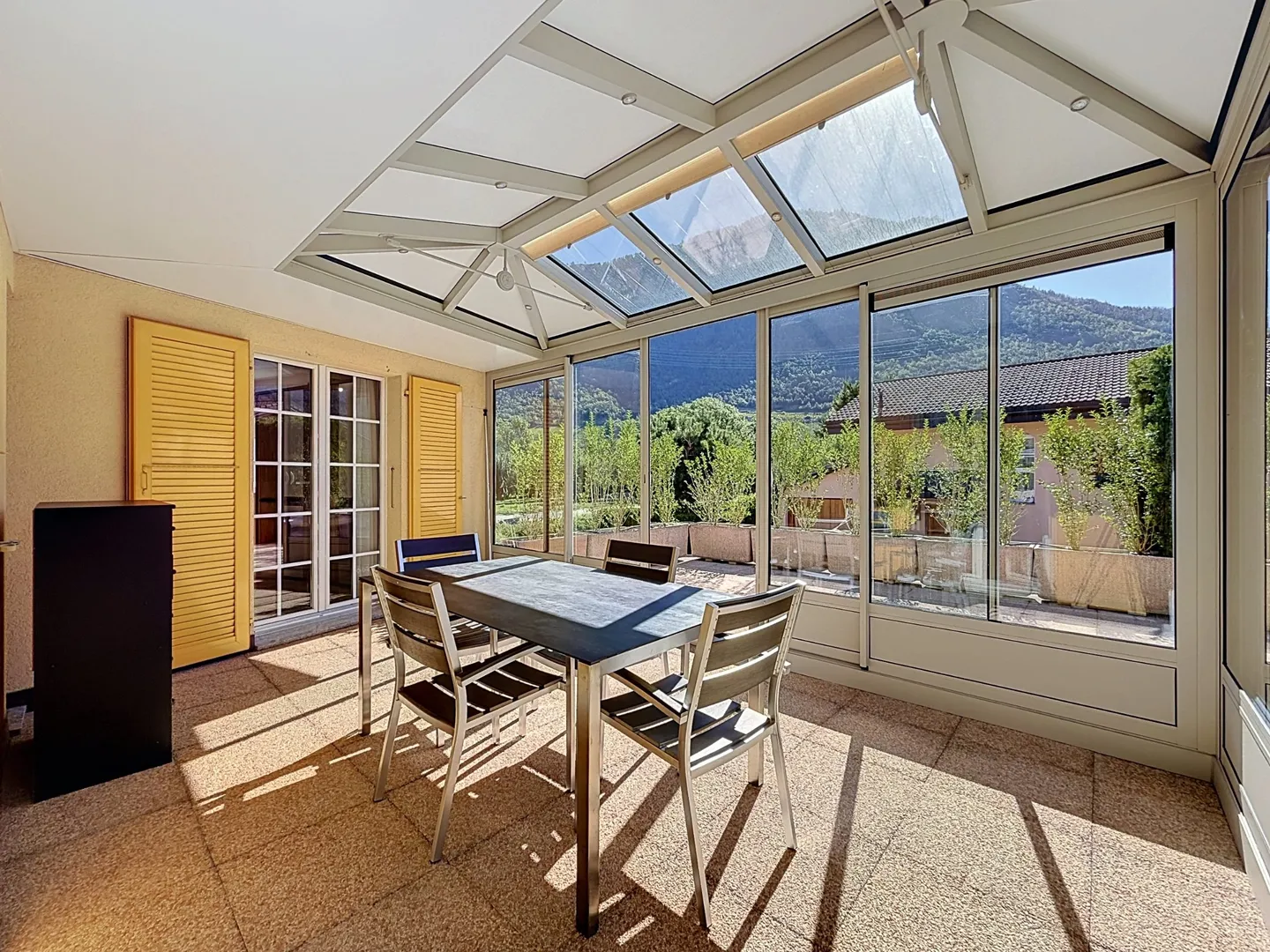 Stunning 5.5 room villa with independent studio and garden without vis-à-vis - Photo 7 of 13