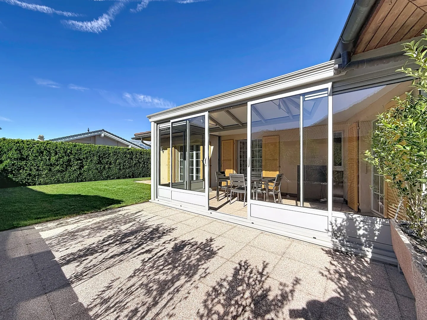 Stunning 5.5 room villa with independent studio and garden without vis-à-vis - Photo 8 of 13