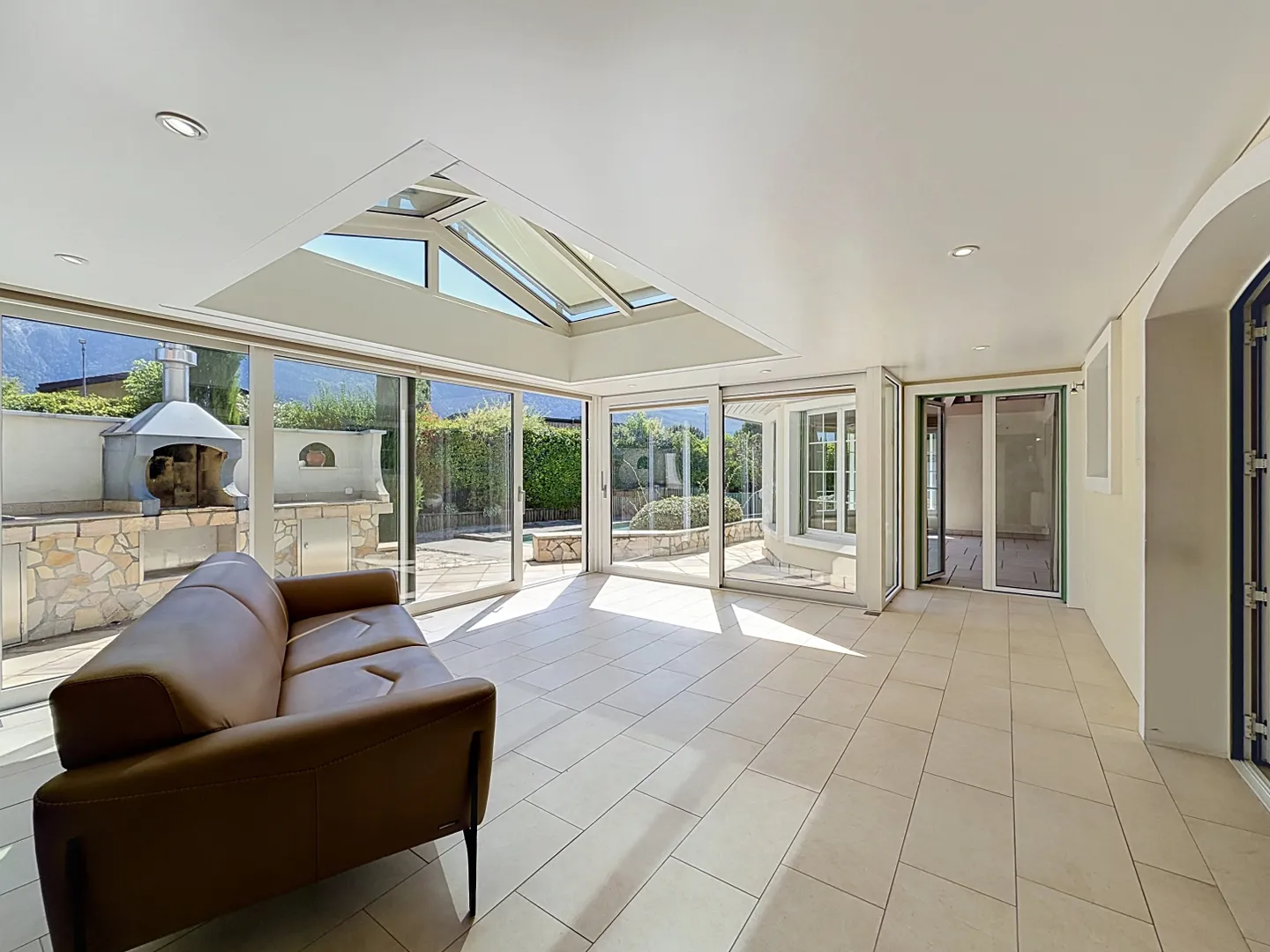 Villa spacieuse avec piscine - Photo 6 sur 13