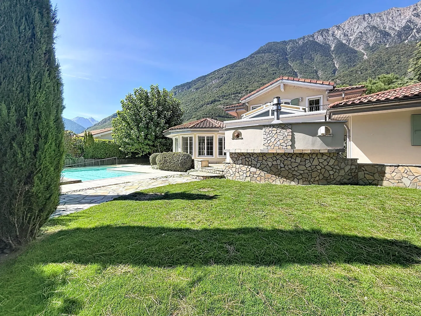 Villa spacieuse avec piscine - Photo 8 sur 13