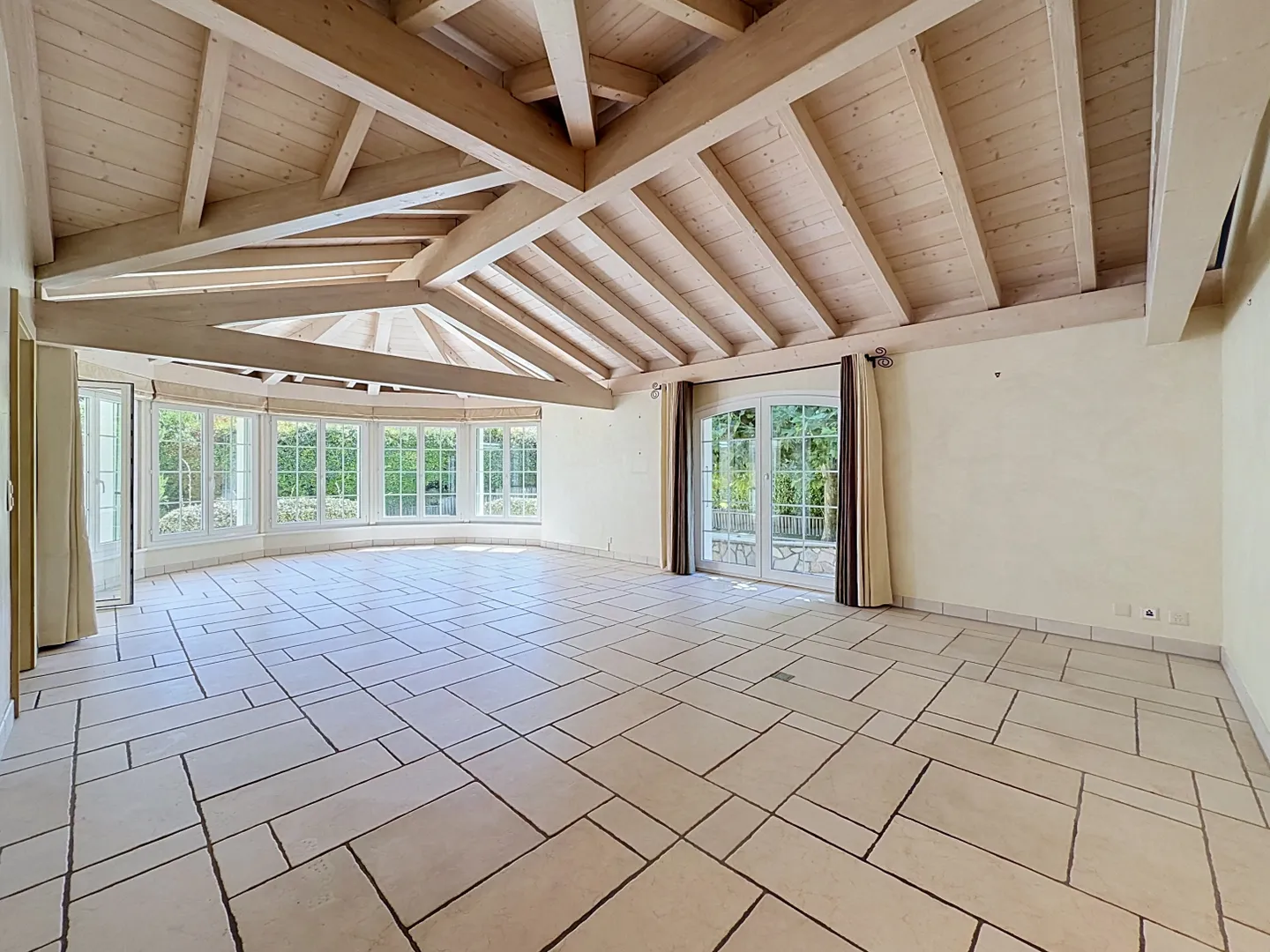 Villa spacieuse avec piscine - Photo 2 sur 13