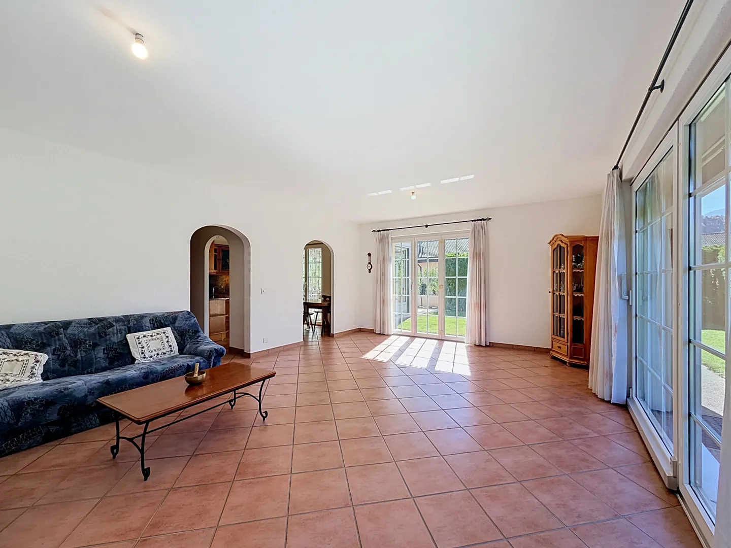 Stunning 5.5 room villa with independent studio and garden without vis-à-vis - Photo 5 of 13