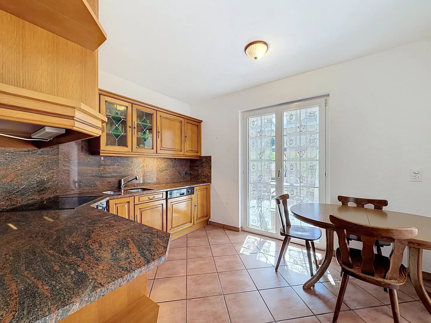 Stunning 5.5 room villa with independent studio and garden without vis-à-vis - Photo 6 of 13