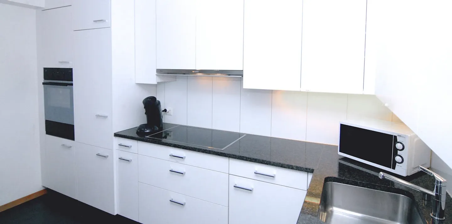 Bright furnished room - Photo 2 of 4