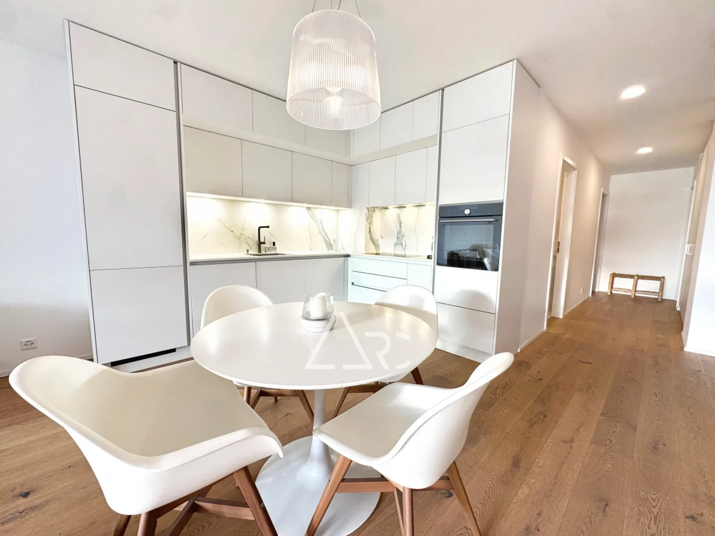 SPACIOUS 3.5P. OFFERING A BREATHTAKING VIEW! - Photo 4 of 10