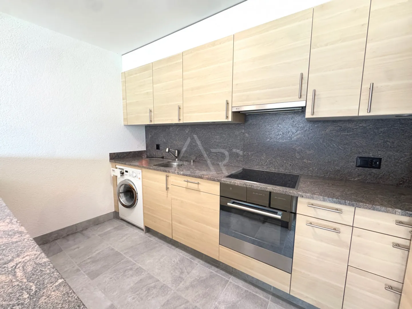 2.5-ROOM APARTMENT IN BAINS DE SAILLON - SOLD FURNISHED WITH VERANDA - Photo 5 of 6