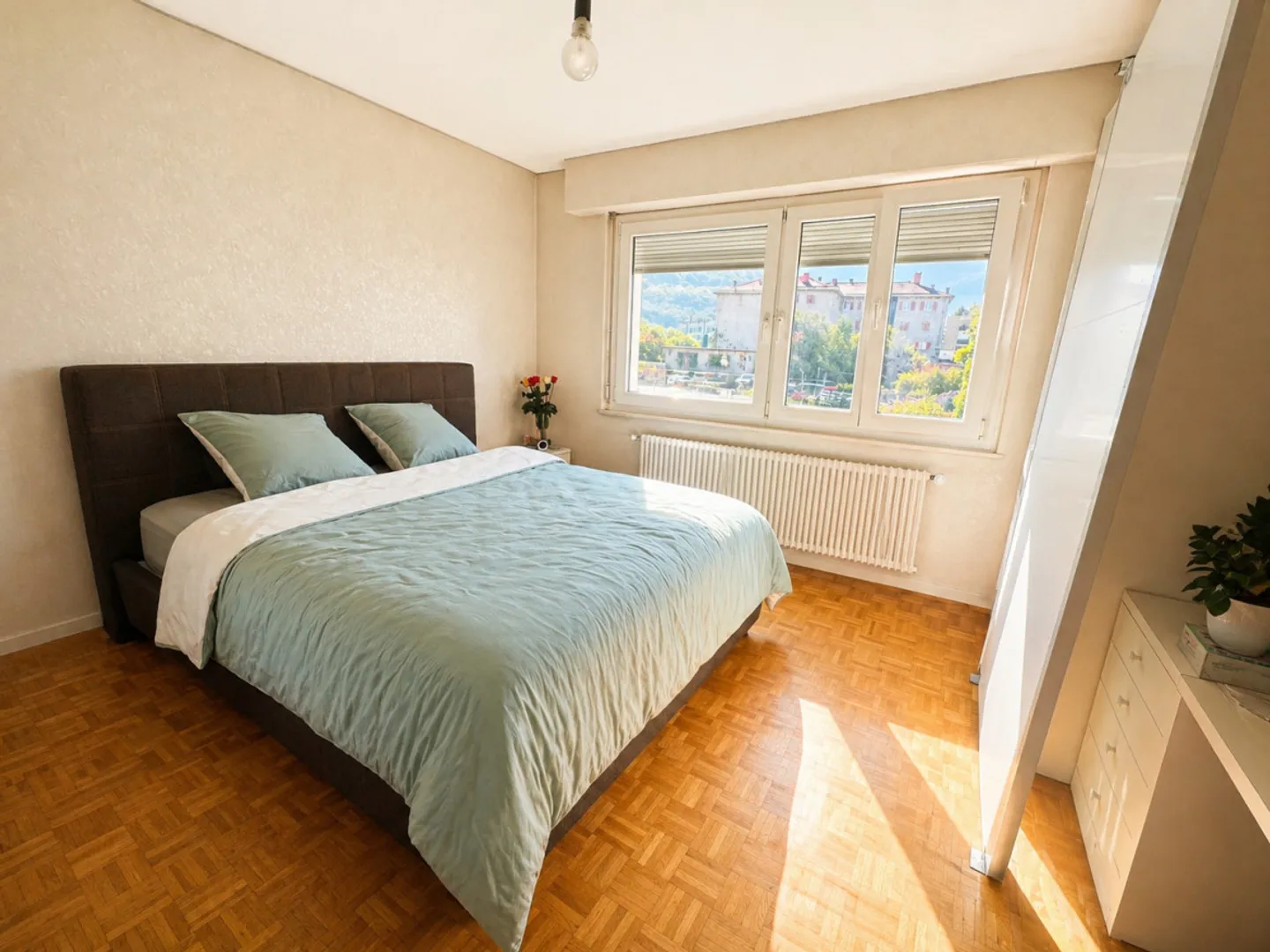 APPARTEMENT 4.5 PIÈCES LUMINEUX AVEC BALCON PLEIN SUD À DEUX PAS DU CENTRE DE MARTIGNY - Foto 4 di 4