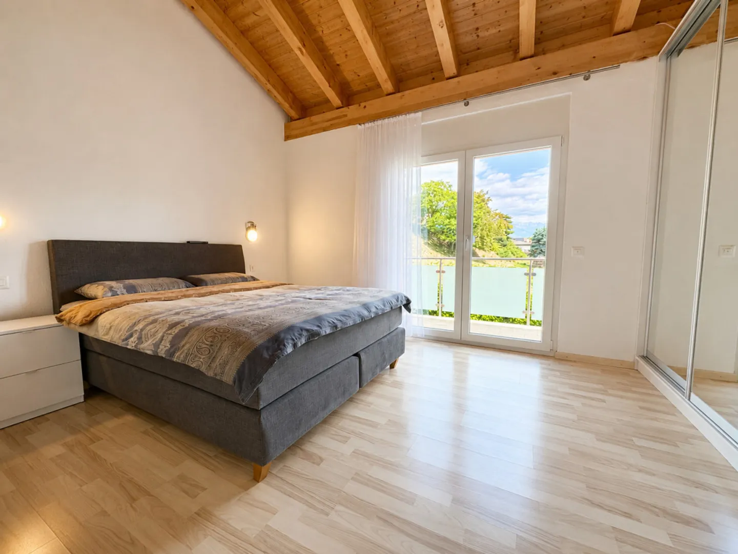 VILLA 6.5 LOCALI CON AMPIO GIARDINO E VISTA APERTA - Foto 5 di 11