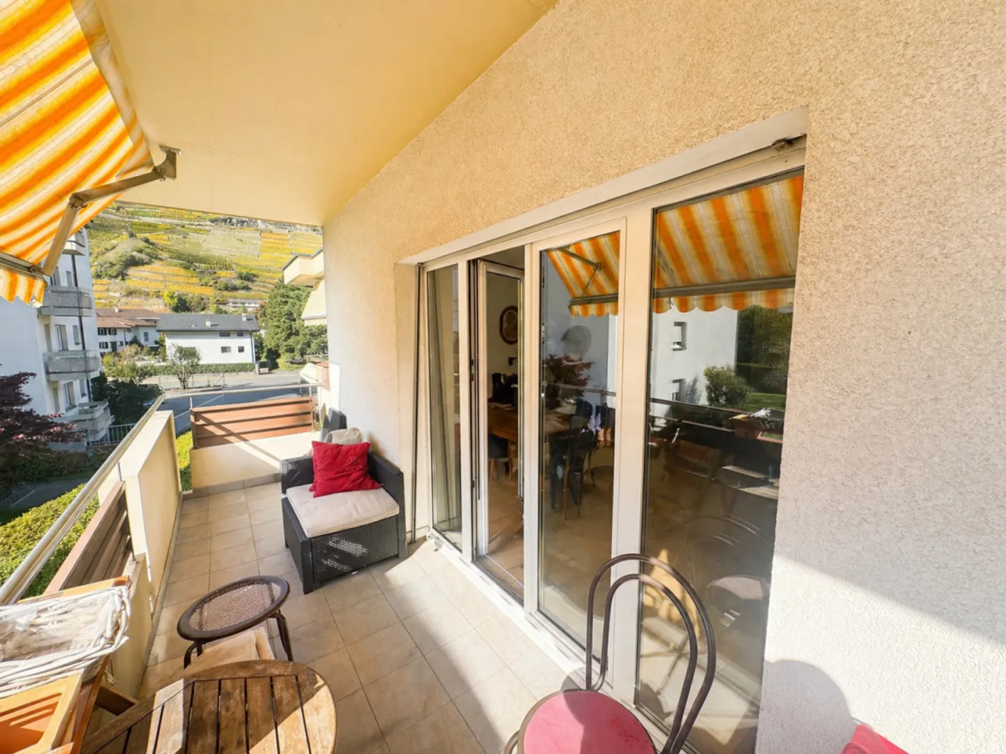 APPARTEMENT 4.5 PIÈCES LUMINEUX AVEC BALCON PLEIN SUD À DEUX PAS DU CENTRE DE MARTIGNY - Foto 3 di 4