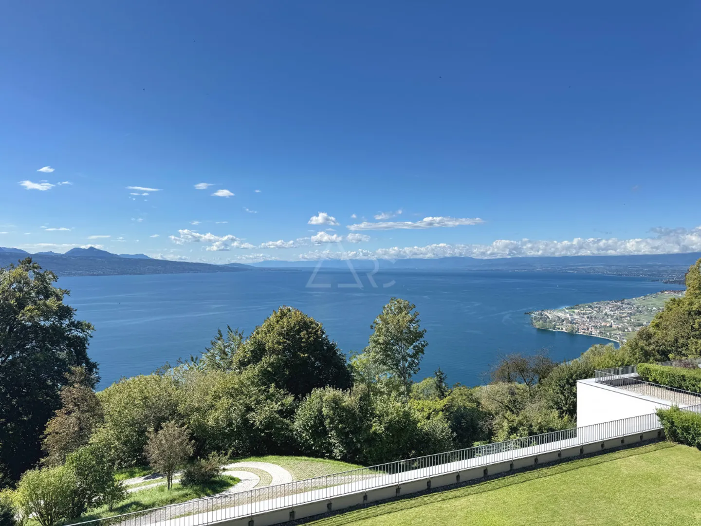 4.5P D’EXCEPTION AVEC VUE PANORAMIQUE SUR LE LÉMAN - Photo 9 sur 9