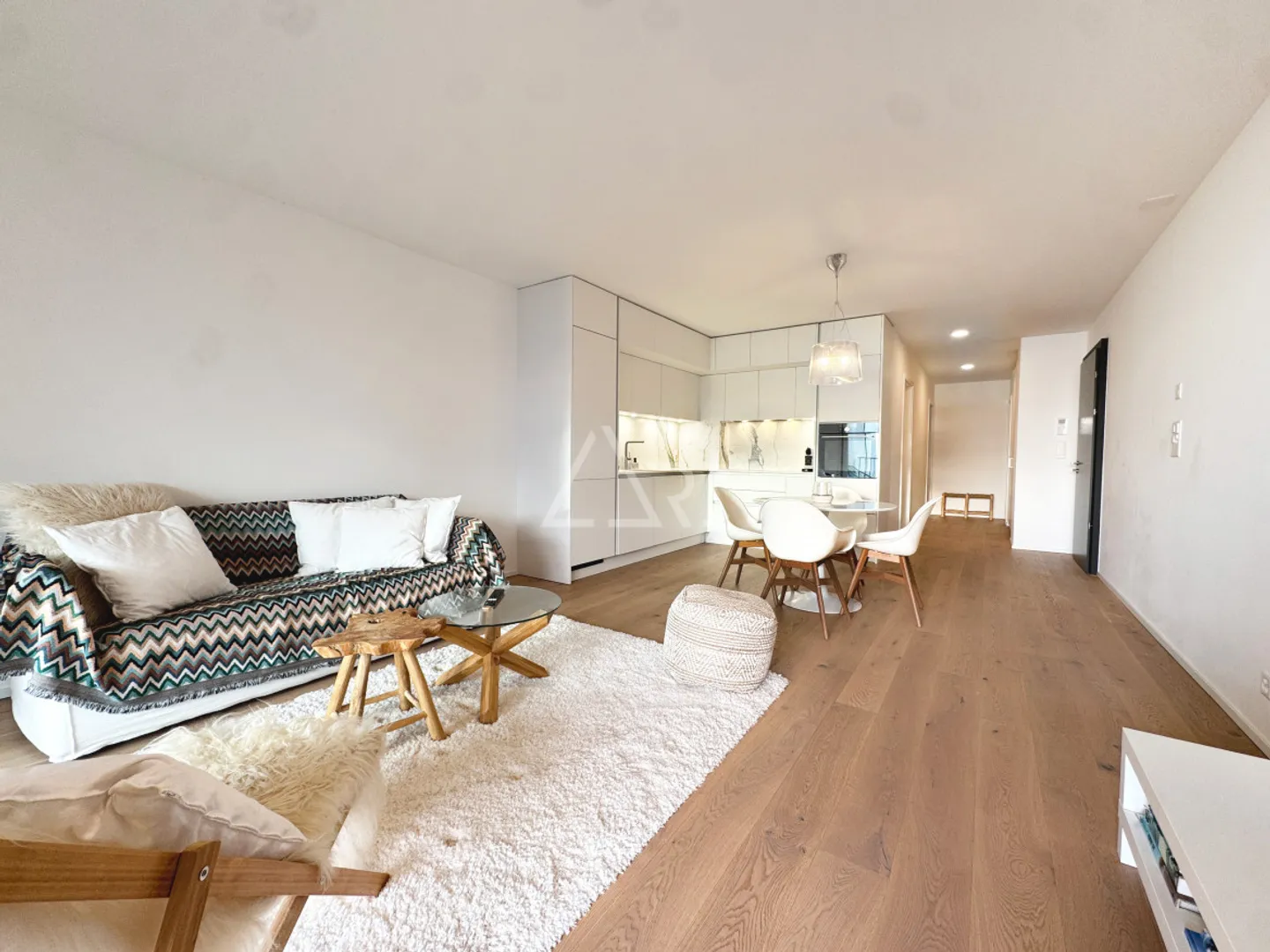 SPACIOUS 3.5P. OFFERING A BREATHTAKING VIEW! - Photo 3 of 10