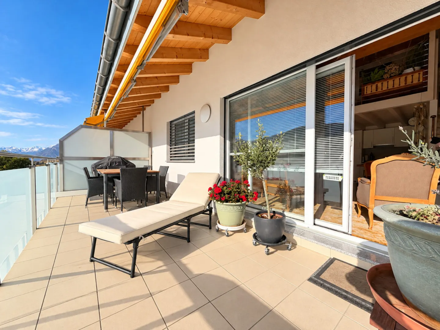 MAGNIFICENT 2.5-ROOM PENTHOUSE WITH MEZZANINE AND LARGE BALCONY IN CHAMPLAN - Photo 8 of 9