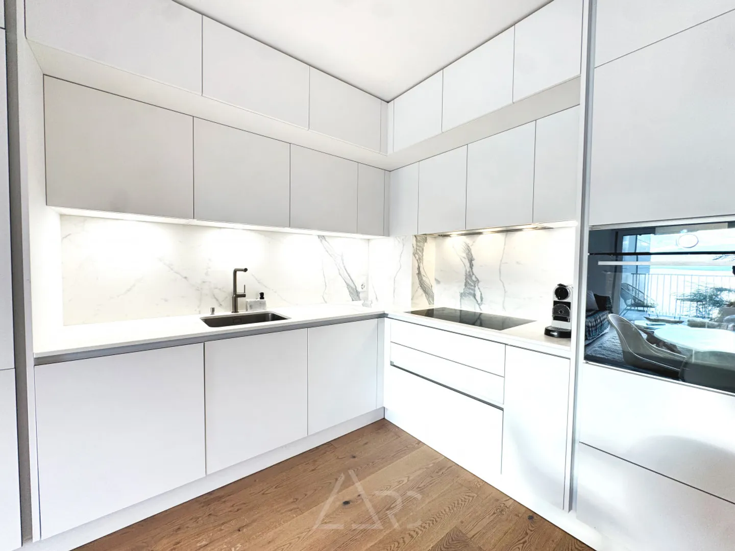 SPACIOUS 3.5P. OFFERING A BREATHTAKING VIEW! - Photo 5 of 10