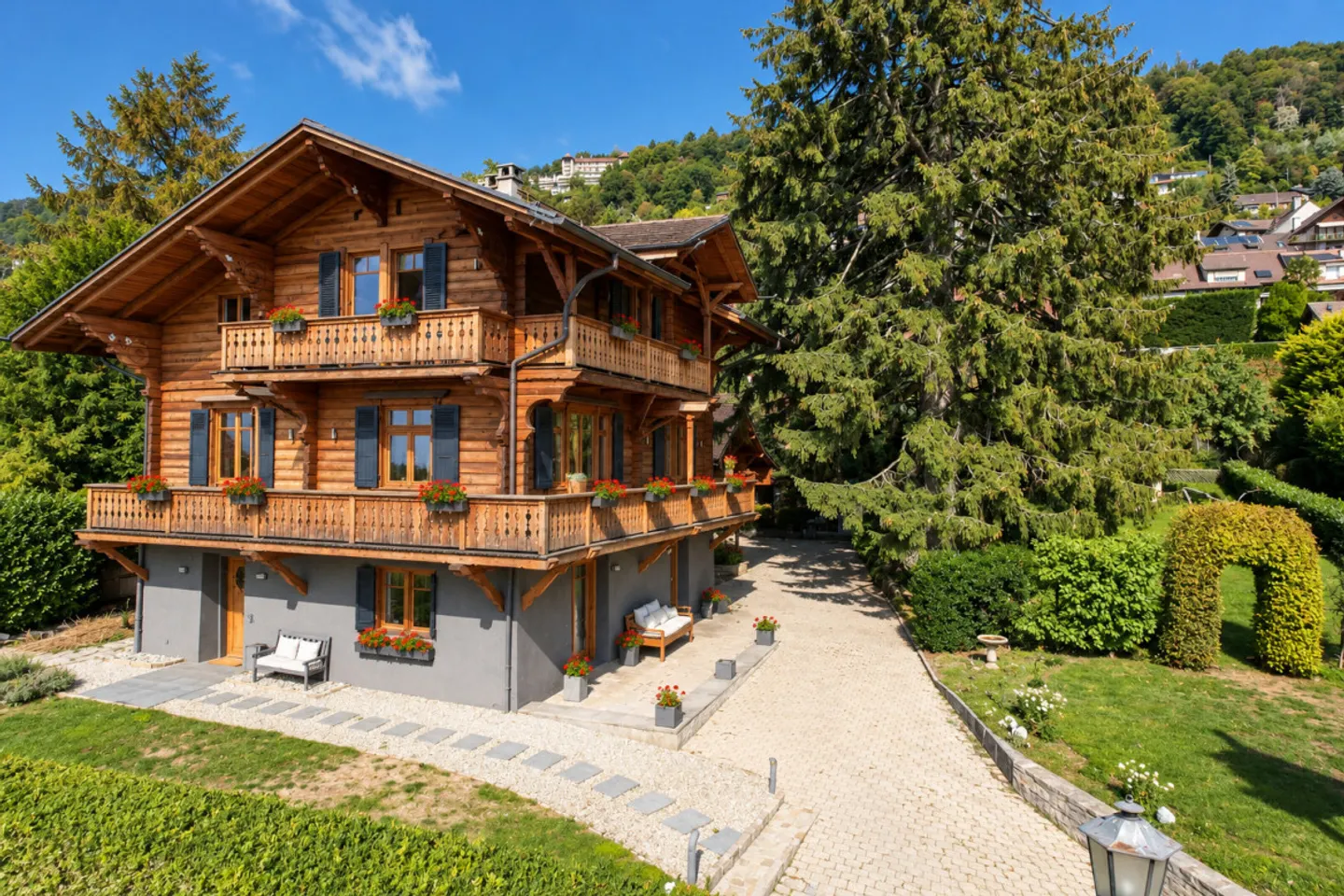 CHALET BERNARDINA – HISTORIC PROPERTY WITH PANORAMIC VIEW OF LAKE GENEVA - Photo 1 of 13