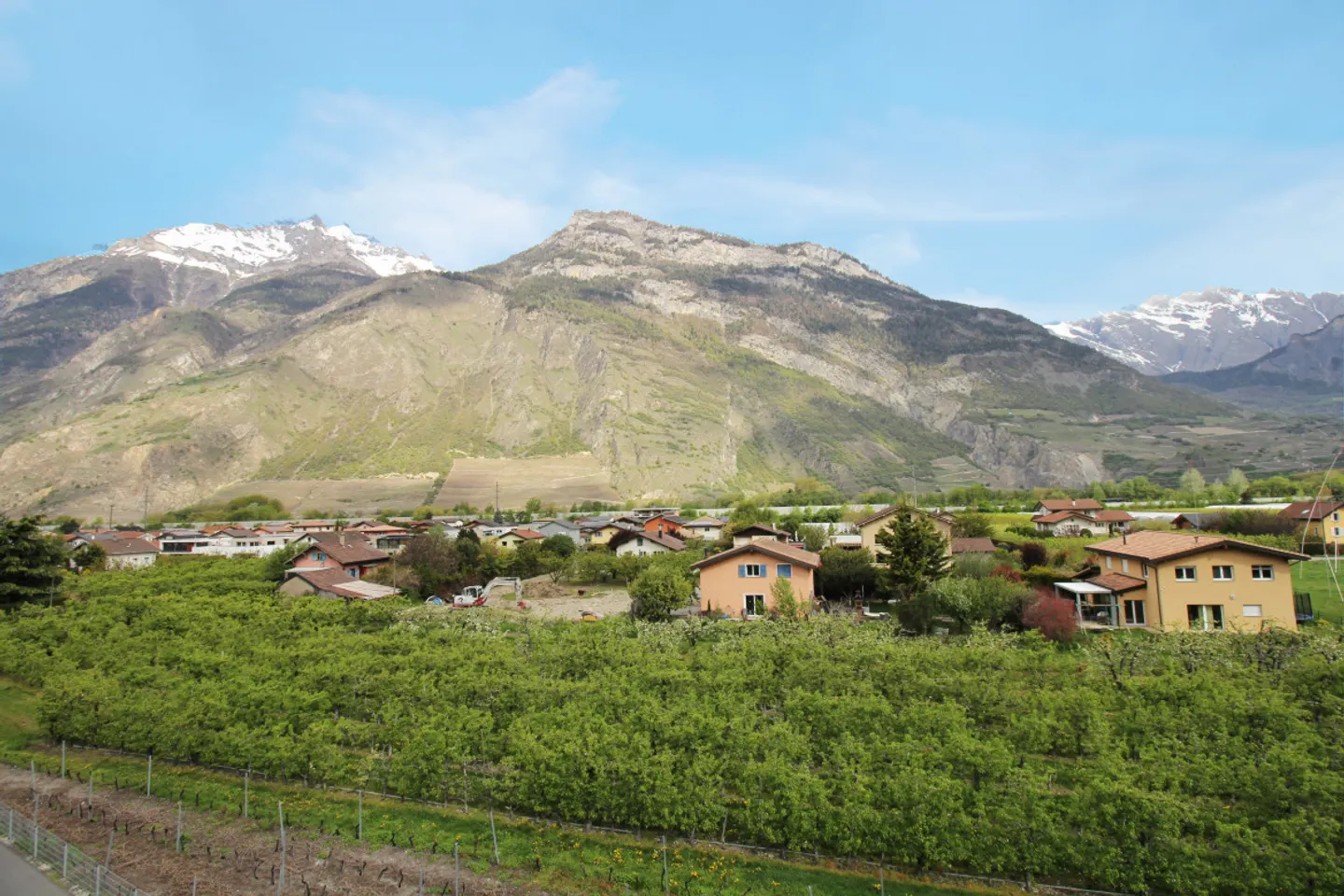 MAGNIFICO ATTICO DI 3.5 LOCALI CON VISTA SULLE ALPI A SAXON - Foto 3 di 6