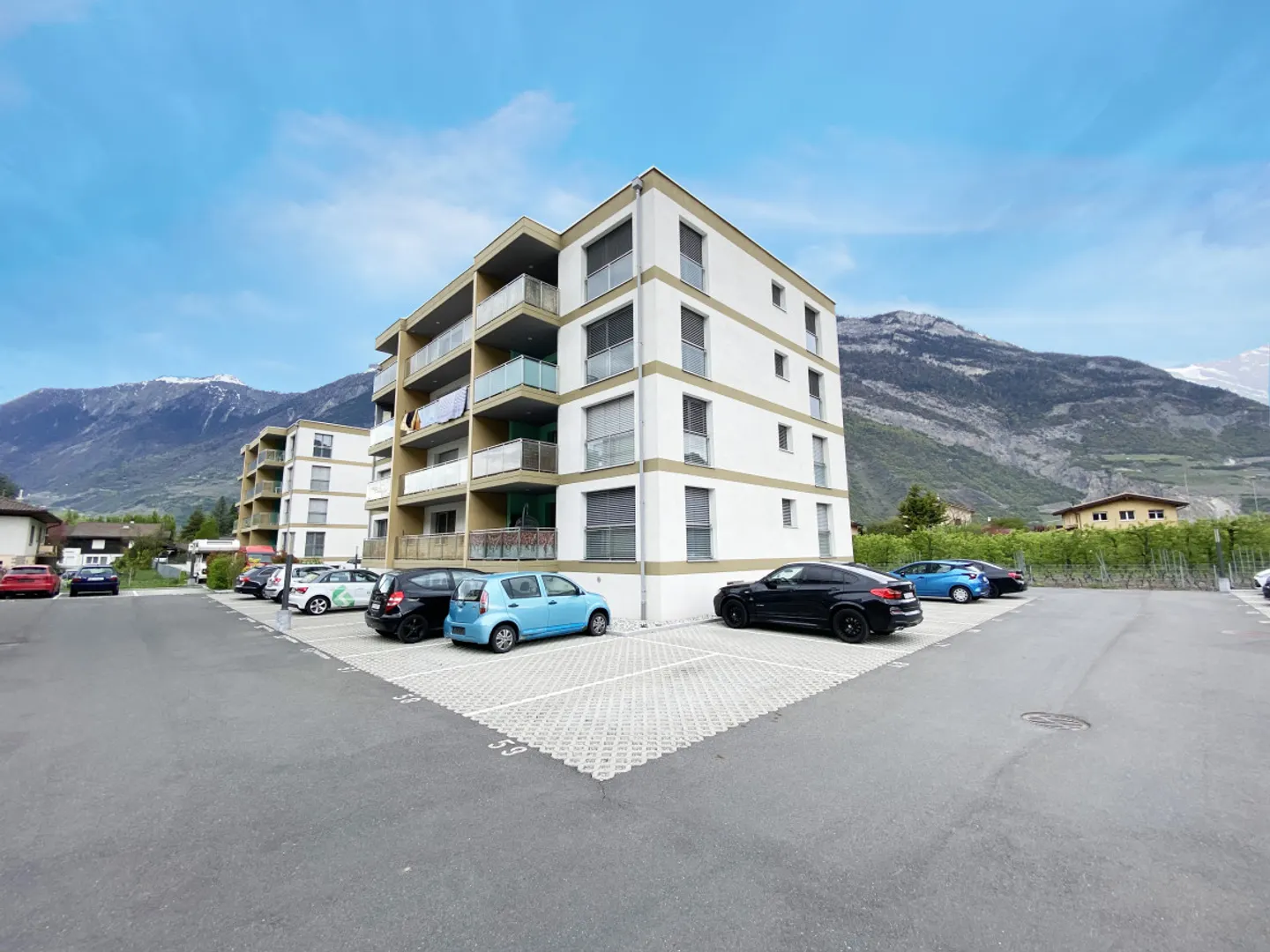 MAGNIFICO ATTICO DI 3.5 LOCALI CON VISTA SULLE ALPI A SAXON - Foto 1 di 6