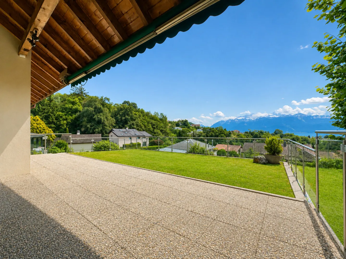 Lutry – Individual Villa with Breathtaking View - Photo 4 of 13