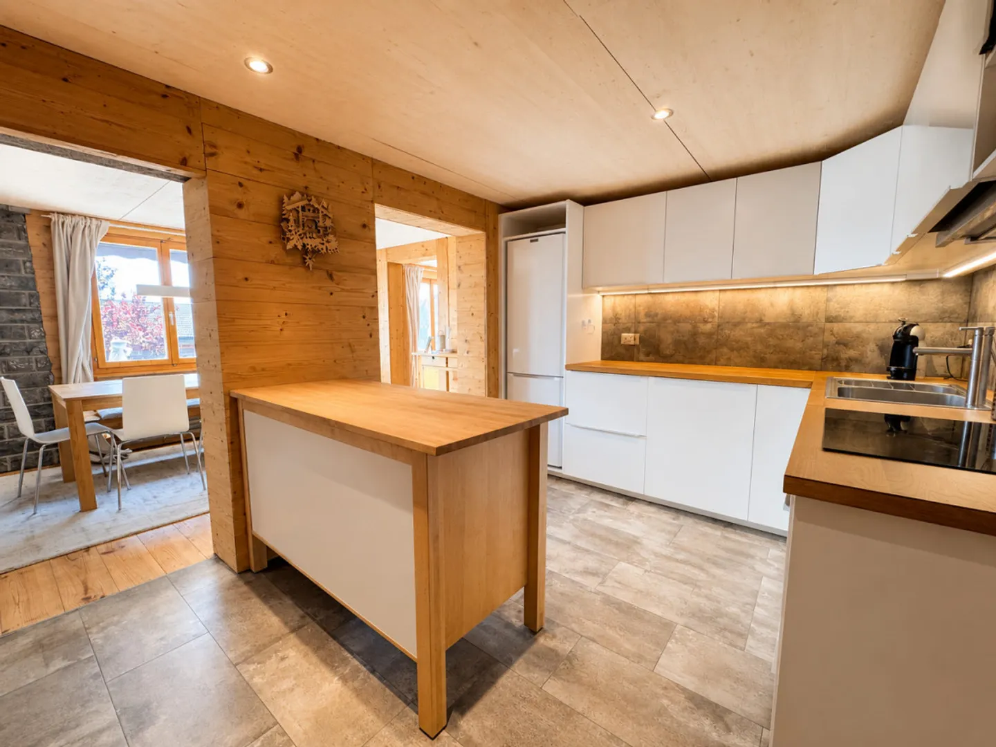 MAGNIFICENT RENOVATED CHALET – SECONDARY RESIDENCE &amp; SALES TO FOREIGNERS AUTHORIZED - Photo 9 of 12
