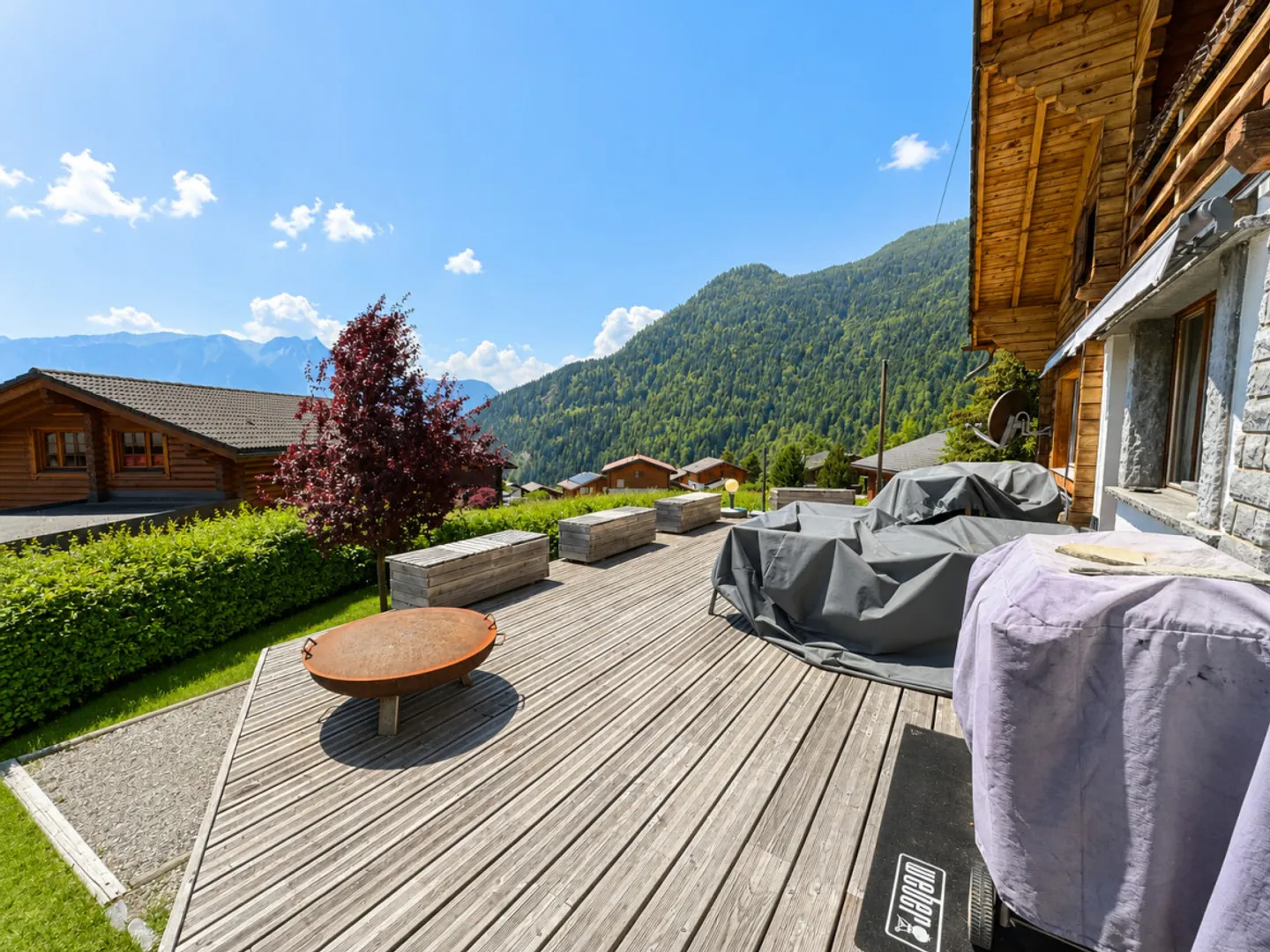 MAGNIFICENT RENOVATED CHALET – SECONDARY RESIDENCE &amp; SALES TO FOREIGNERS AUTHORIZED - Photo 11 of 12