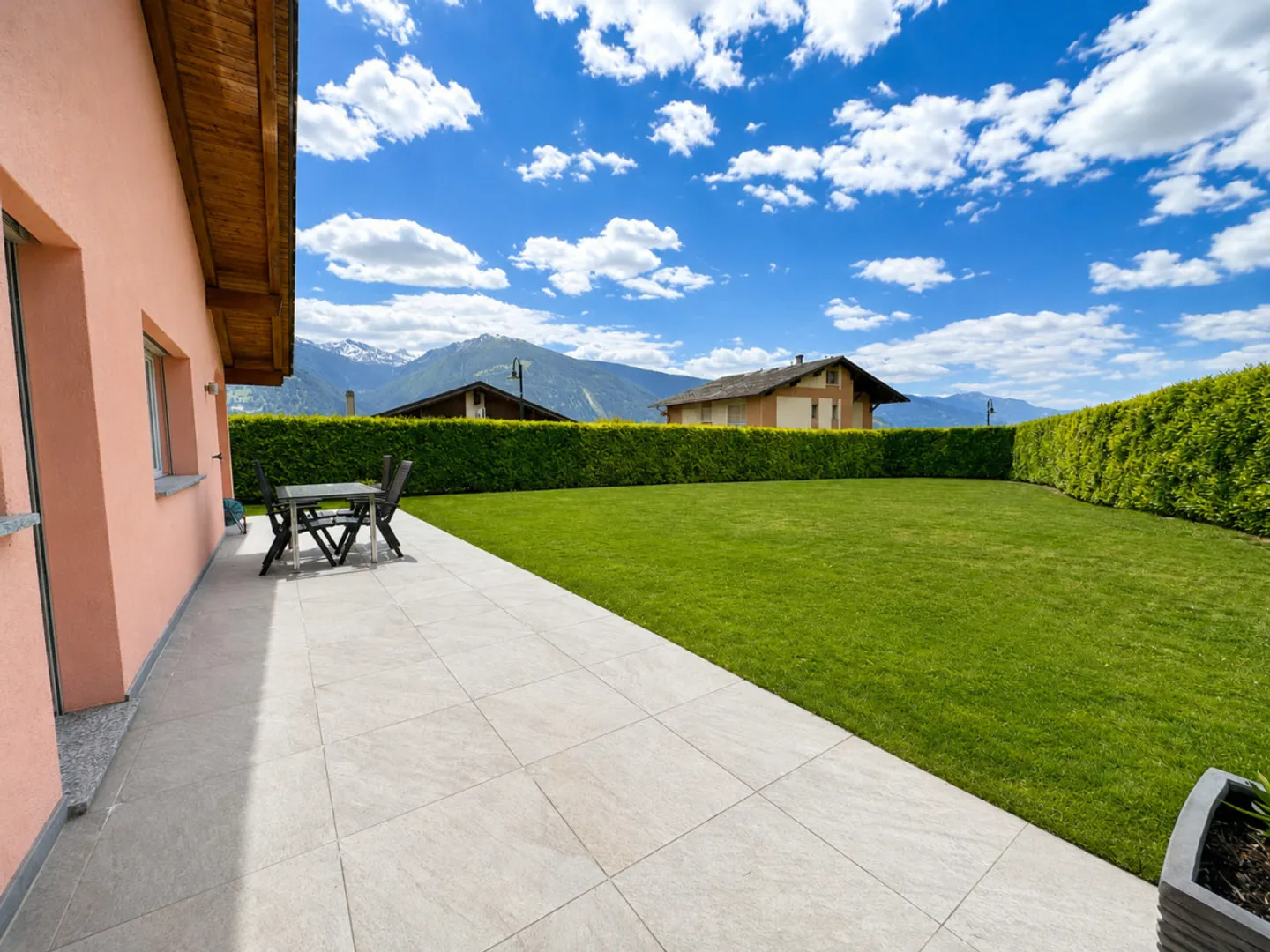 VILLA 6.5 LOCALI CON AMPIO GIARDINO E VISTA APERTA - Foto 10 di 11
