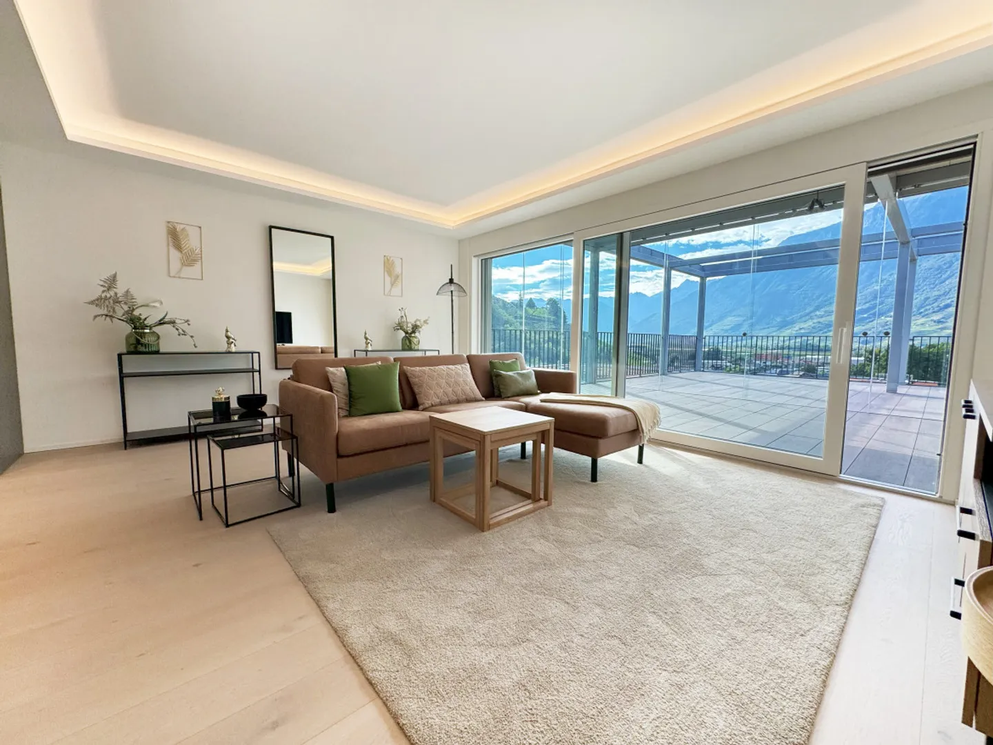 LUXURIOUS 4.5-ROOM APARTMENT – GLASS TERRACE &amp; PRIVILEGED LIVING ENVIRONMENT IN SAXON - Photo 2 of 8