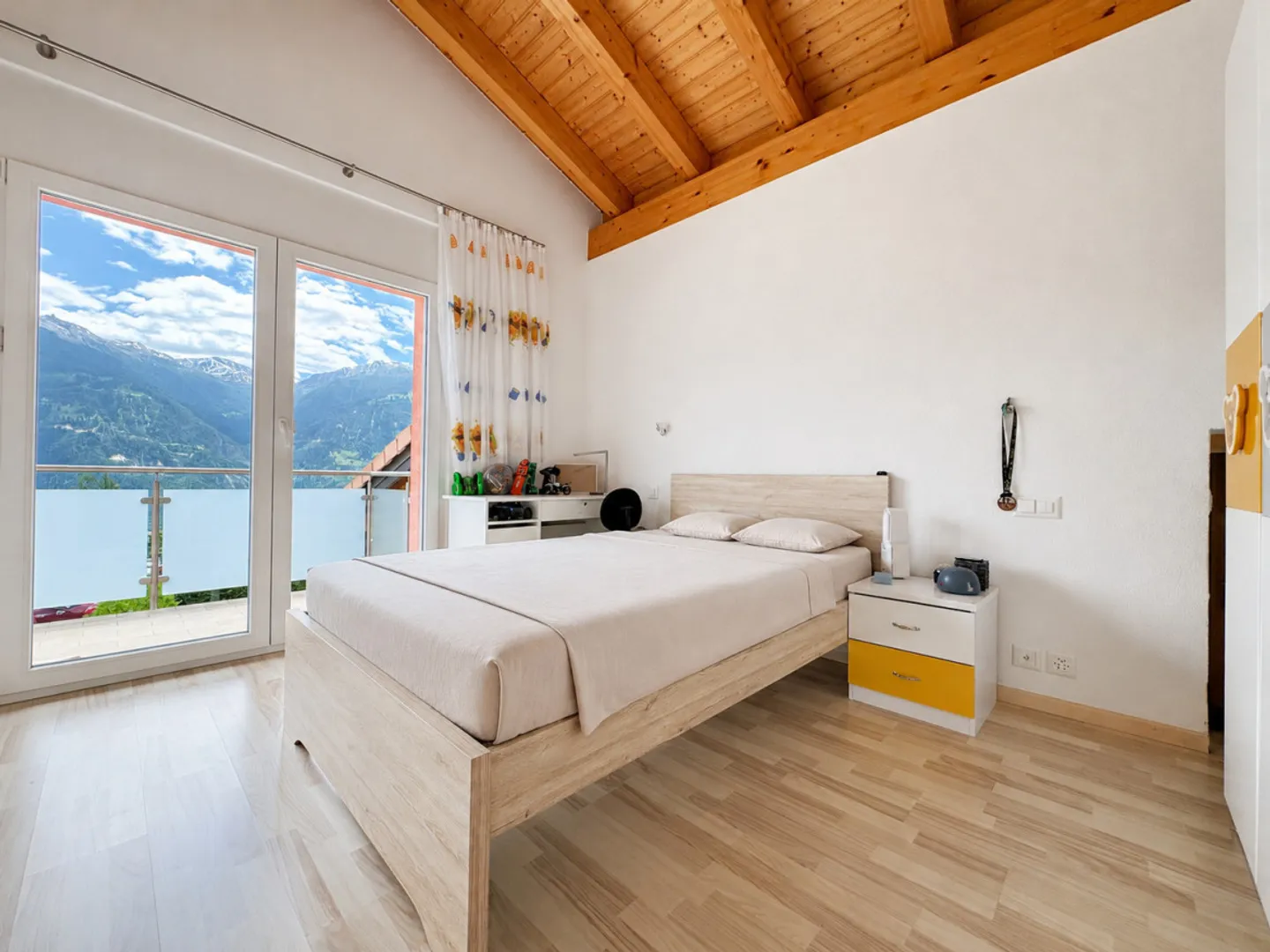 VILLA 6.5 LOCALI CON AMPIO GIARDINO E VISTA APERTA - Foto 7 di 11