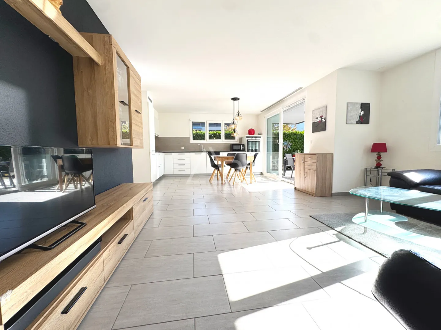 SUPERB 3.5 ROOMS GROUND FLOOR APARTMENT WITH TERRACE AND PRIVATE GARDEN IN MARTIGNY - Photo 5 of 10