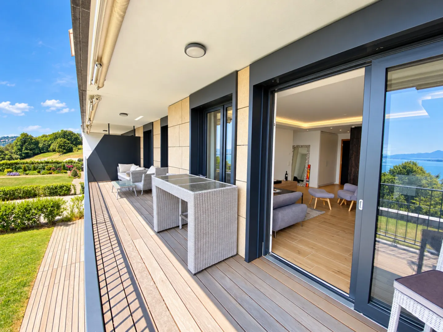 WOHNUNG MIT PANORAMABLICK AUF DEN GENFERSEE - MÖBLIERT VERKAUFT - Foto 2 von 6