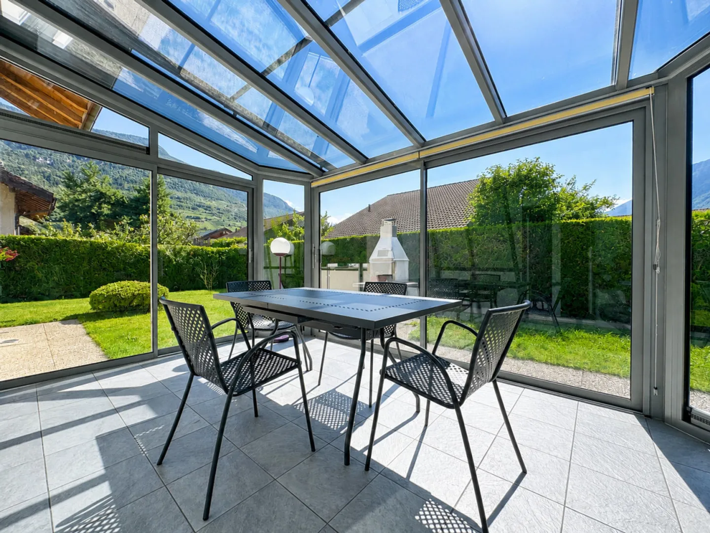 VILLA INDIVIDUALE DI 5.5 LOCALI CON GIARDINO E VERANDA A SAXON - Foto 7 di 12