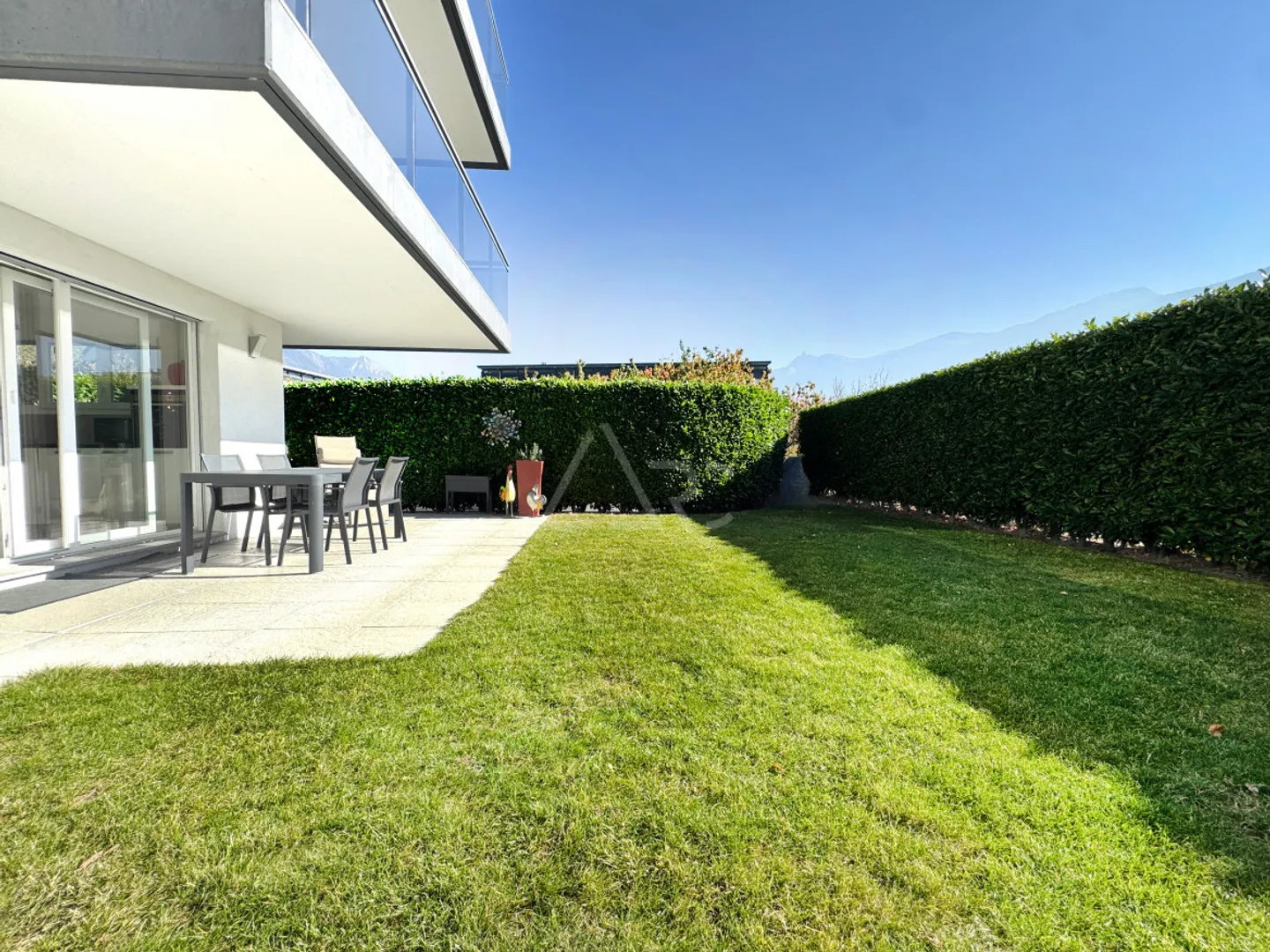 SUPERB 3.5 ROOMS GROUND FLOOR APARTMENT WITH TERRACE AND PRIVATE GARDEN IN MARTIGNY - Photo 4 of 10