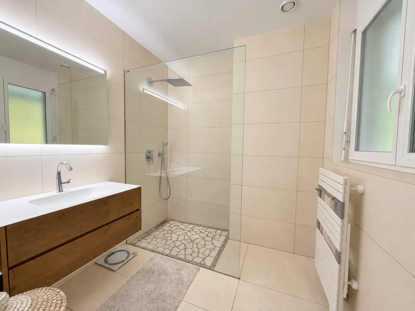 AUSGEZEICHNETE WOHNUNG 4.5P MIT UNABHÄNGIGEM STUDIO - BEGEHRTE GEGENDE DER FUSION, MARTIGNY - Foto 11 von 13